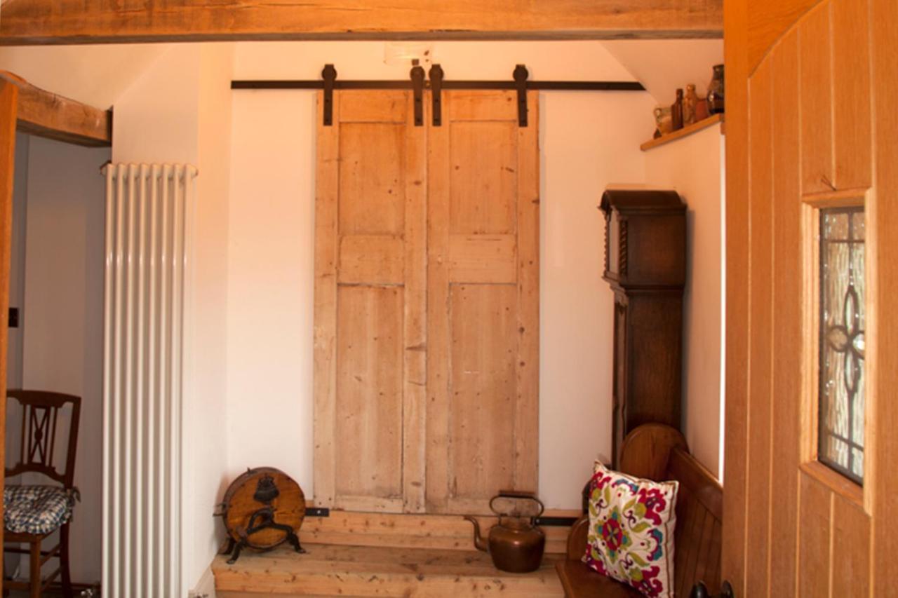 The Cottage Cross in Hand المظهر الخارجي الصورة